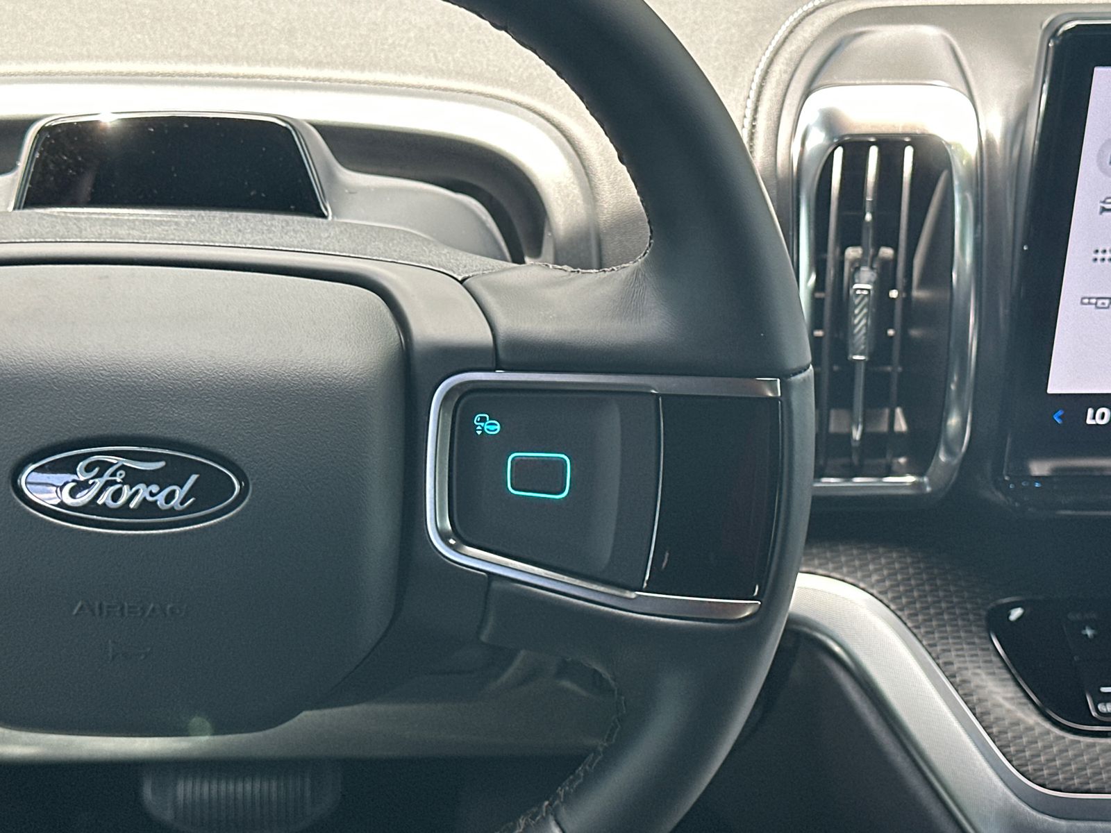 New 2026 Glacier Gray Metallic Tri-Coat Ford Platinum® image 28