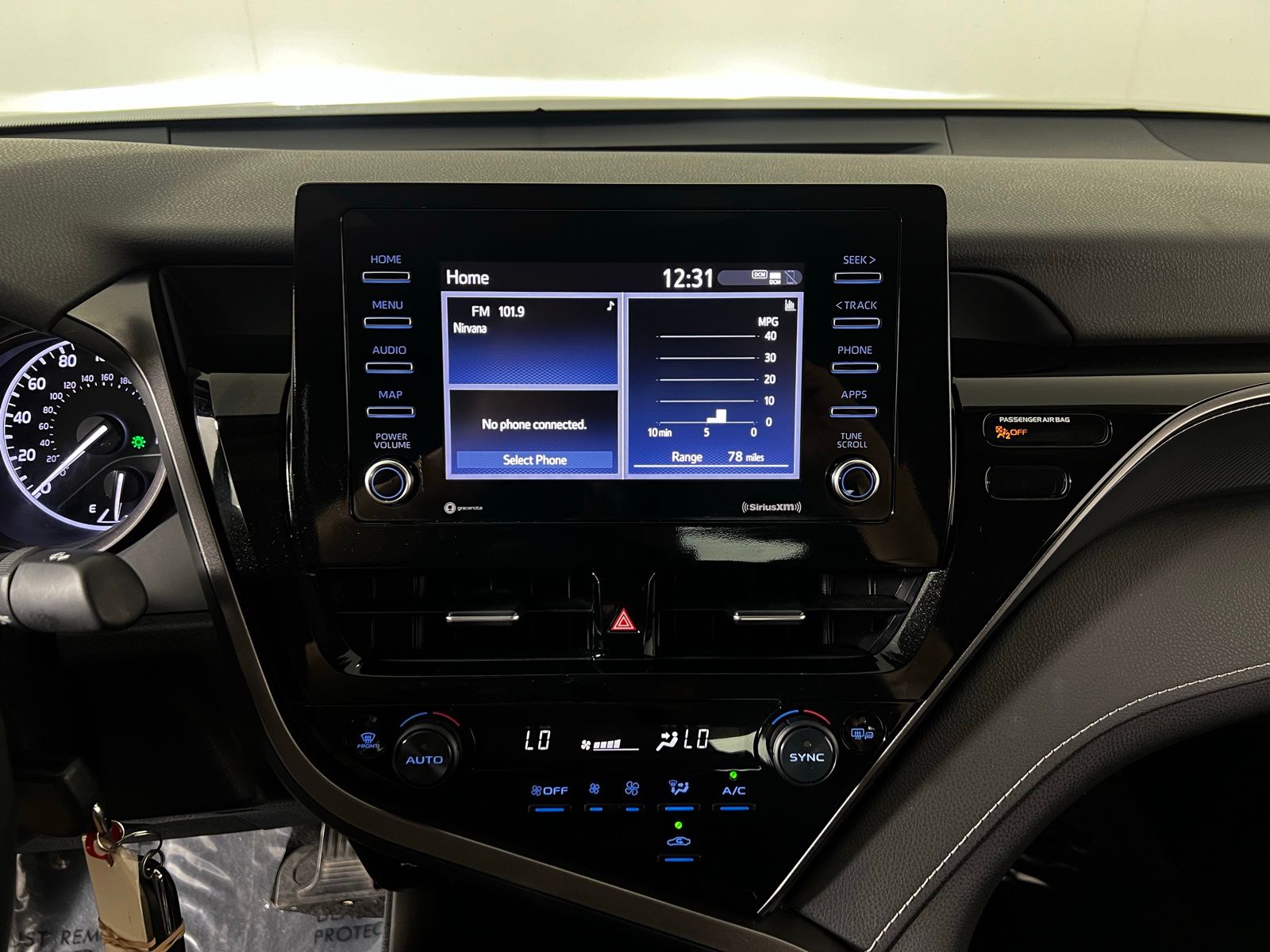 2024 Toyota Camry SE 18
