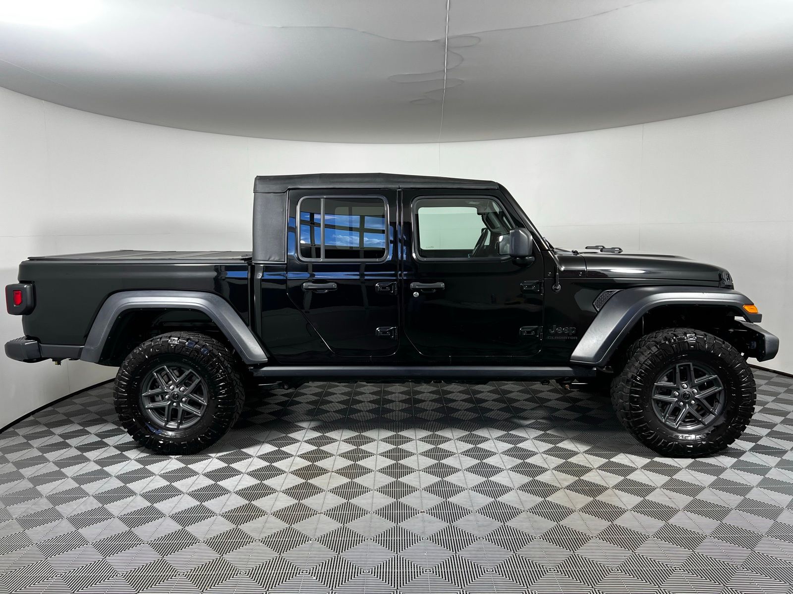 Thumbnail: 2020 Jeep Gladiator - 4
