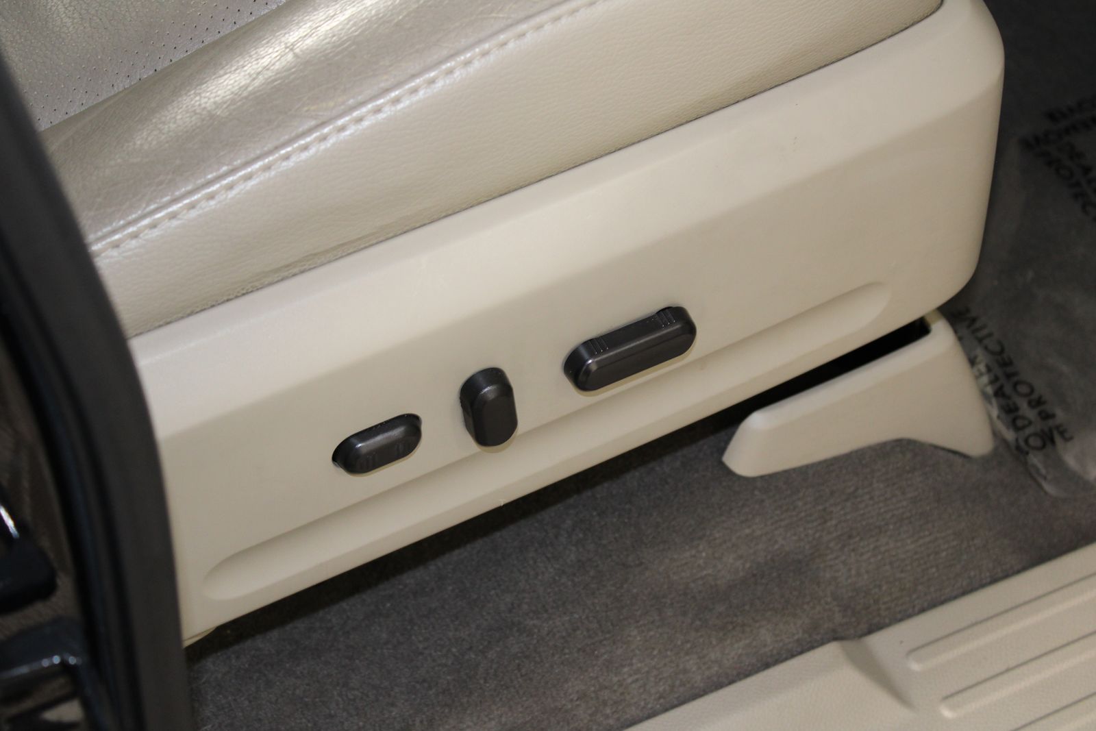 Used 2014 Black Ford Limited image 25