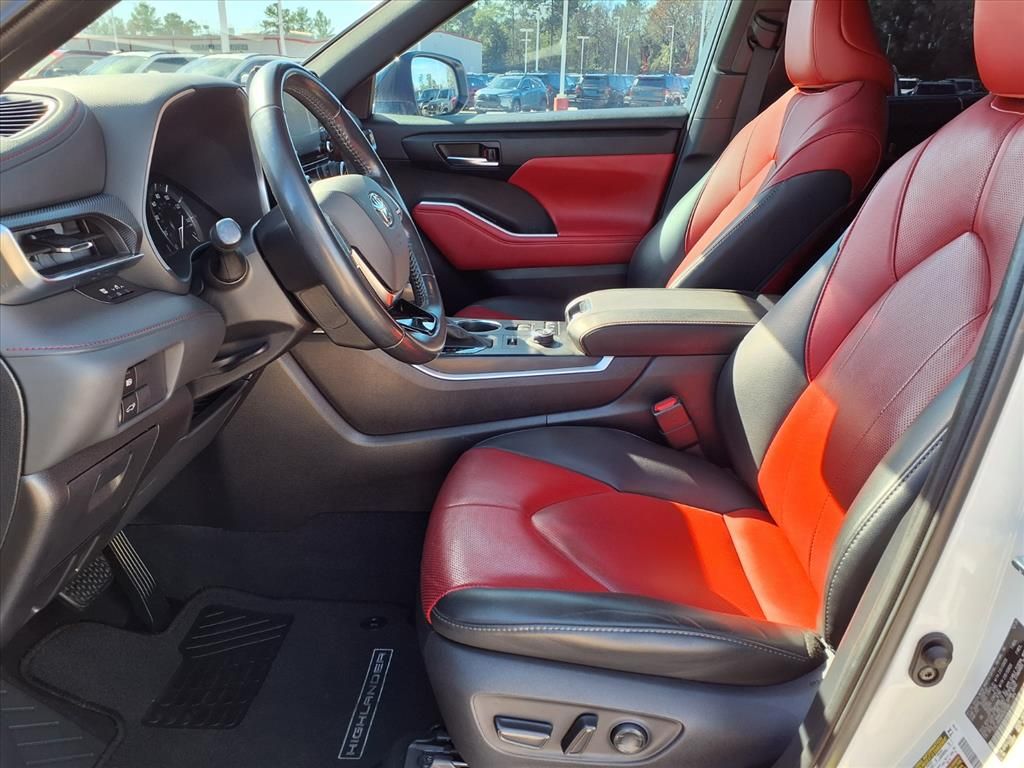 2021 Toyota Highlander XSE White at Autostrade