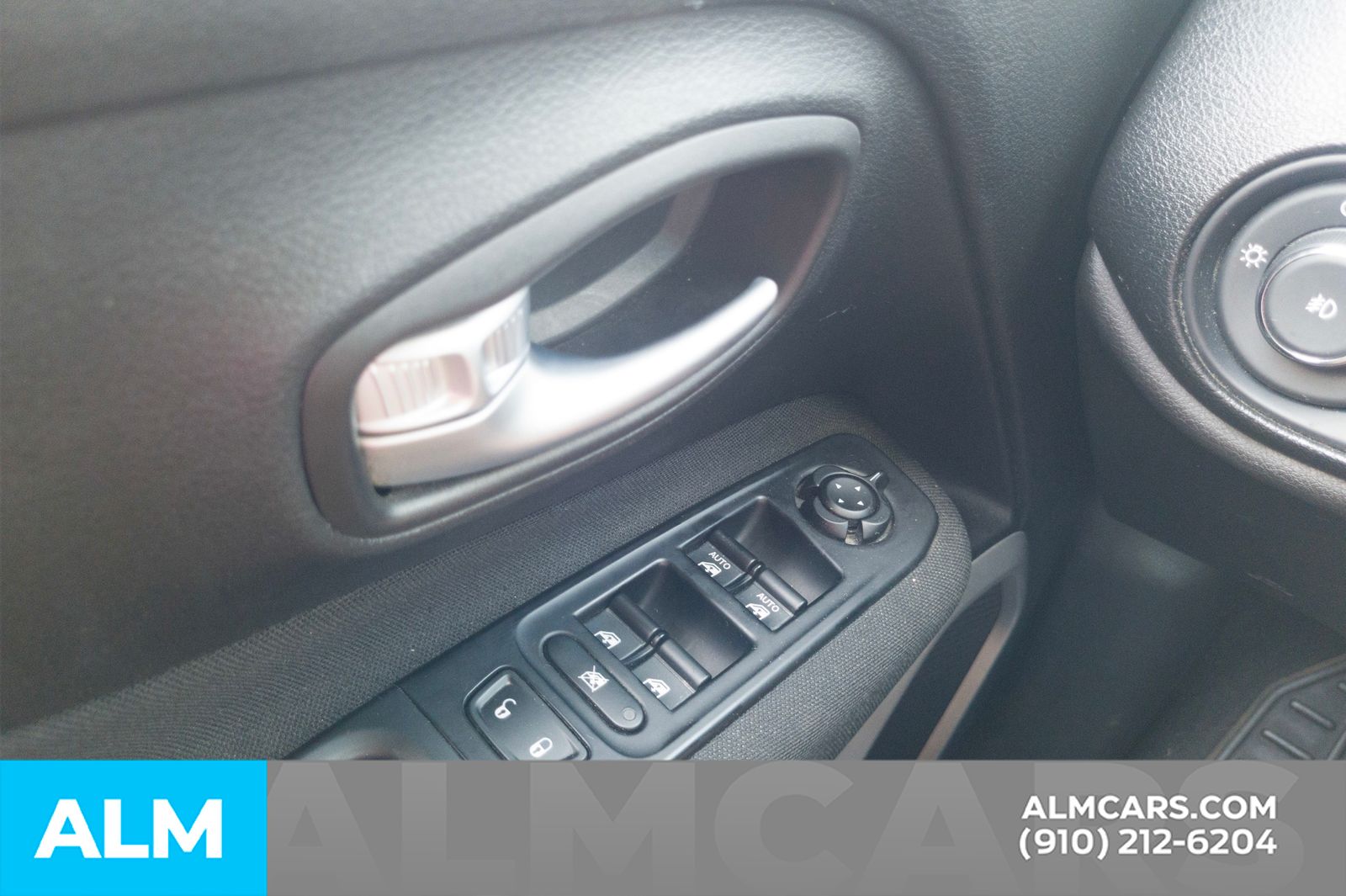Used 2020 Silver Jeep Latitude image 15