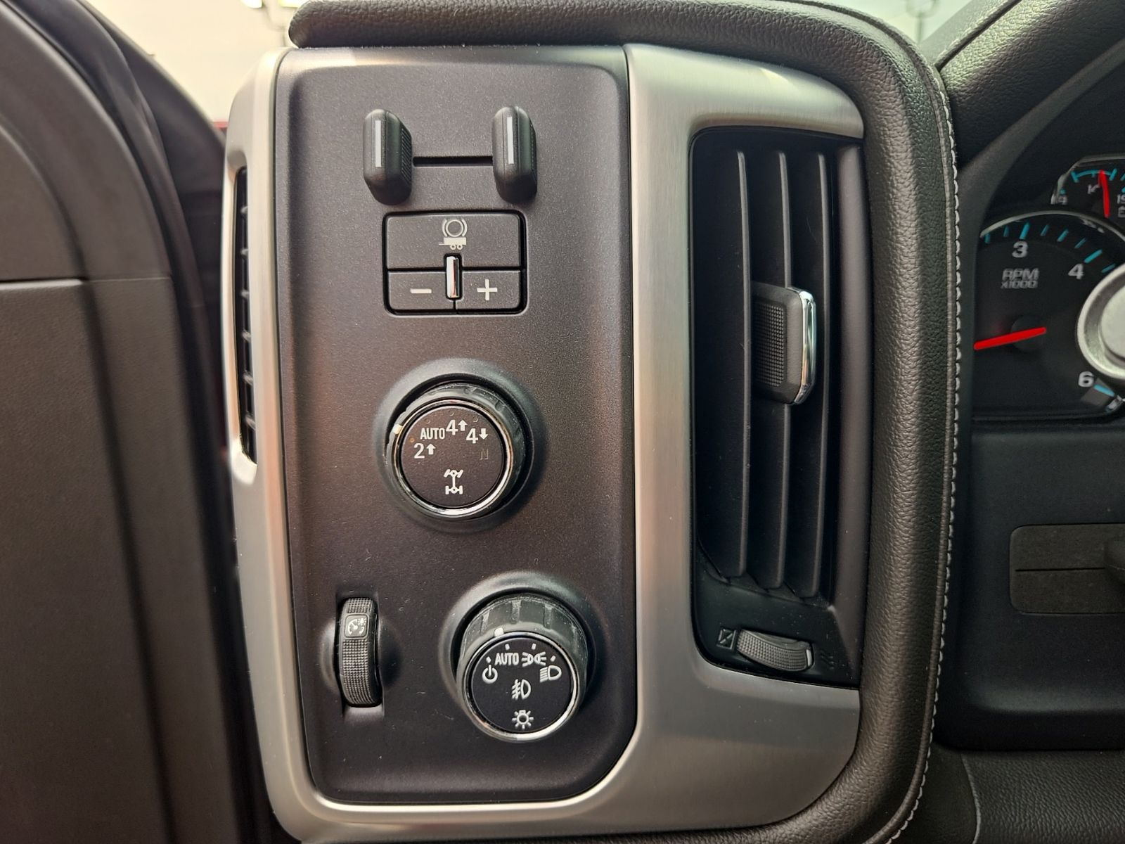 Used 2017 Red GMC SLT image 33