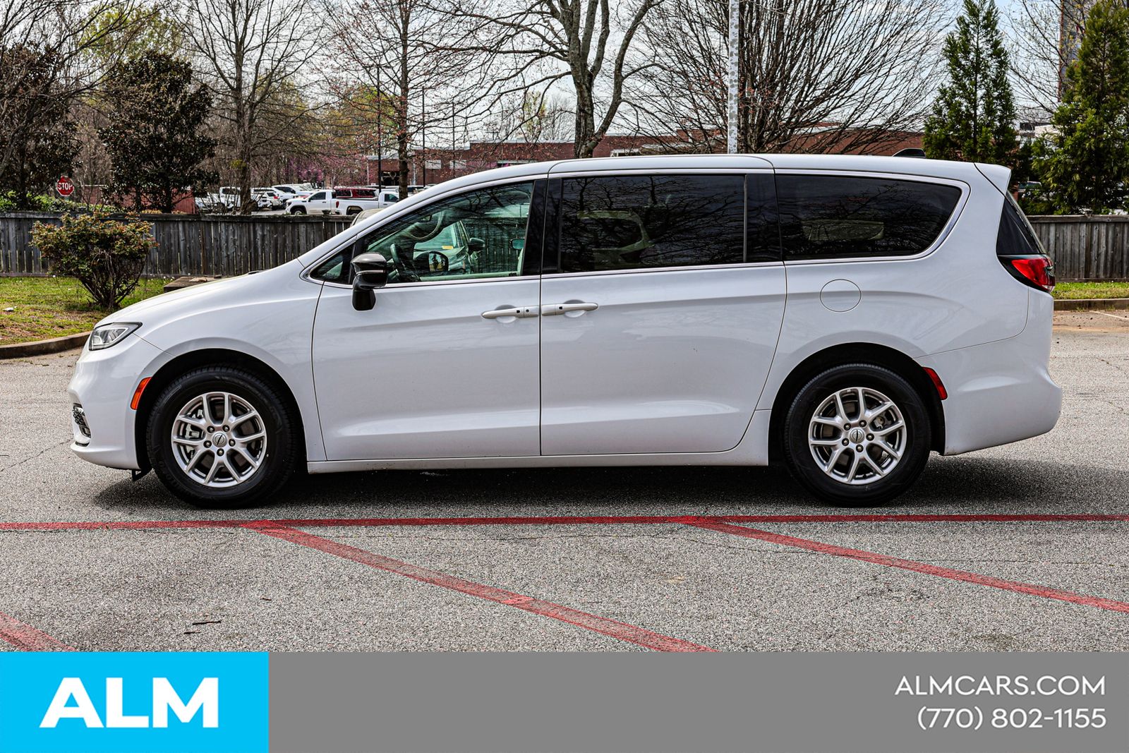 Used 2024 White Chrysler Touring L image 10