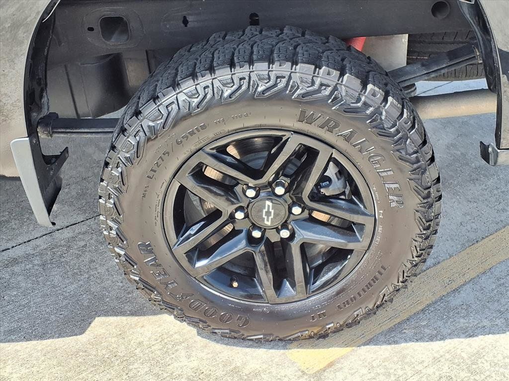 2025 Chevrolet Silverado 1500 Custom Trail Boss - 9