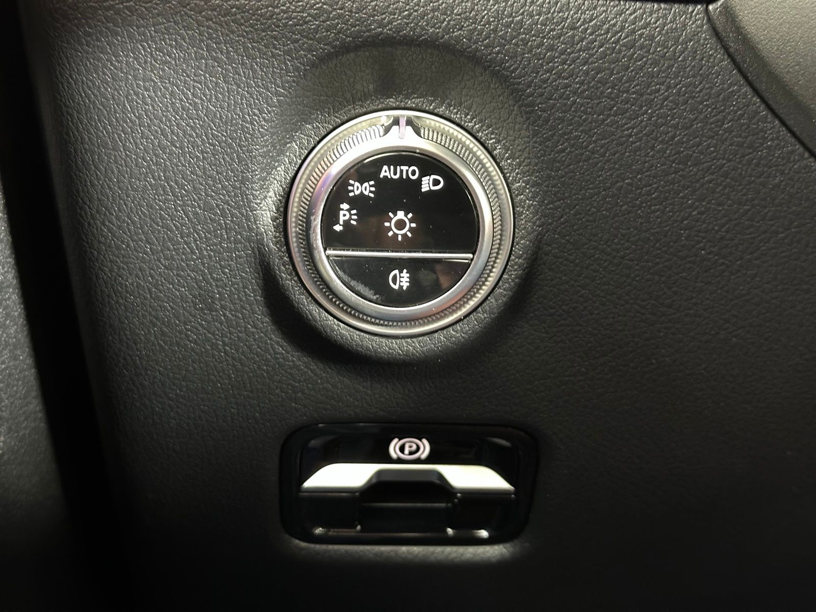 2025 Mercedes-Benz C-Class Sedan 12
