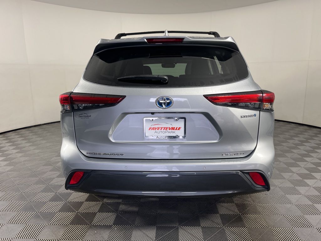 Thumbnail: 2021 Toyota Highlander - 14