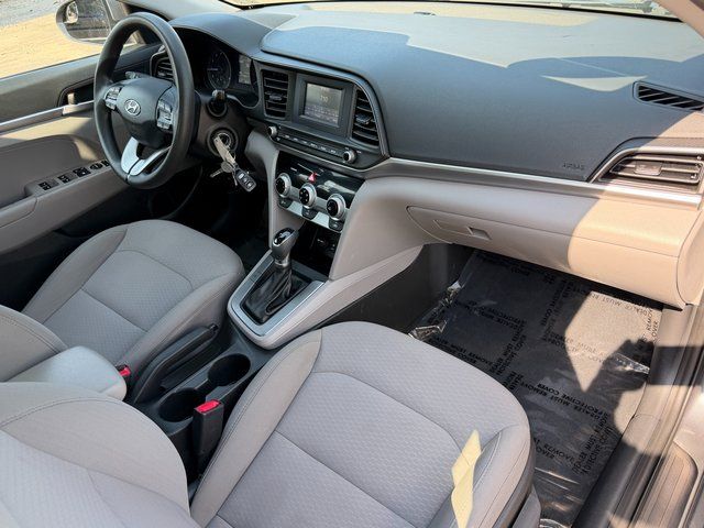 Used 2019 Machine Gray Hyundai SE image 32