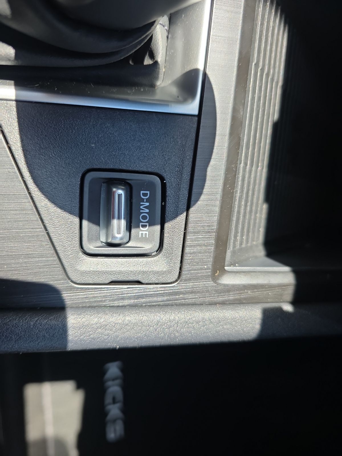 Used 2025 White Nissan SV image 22