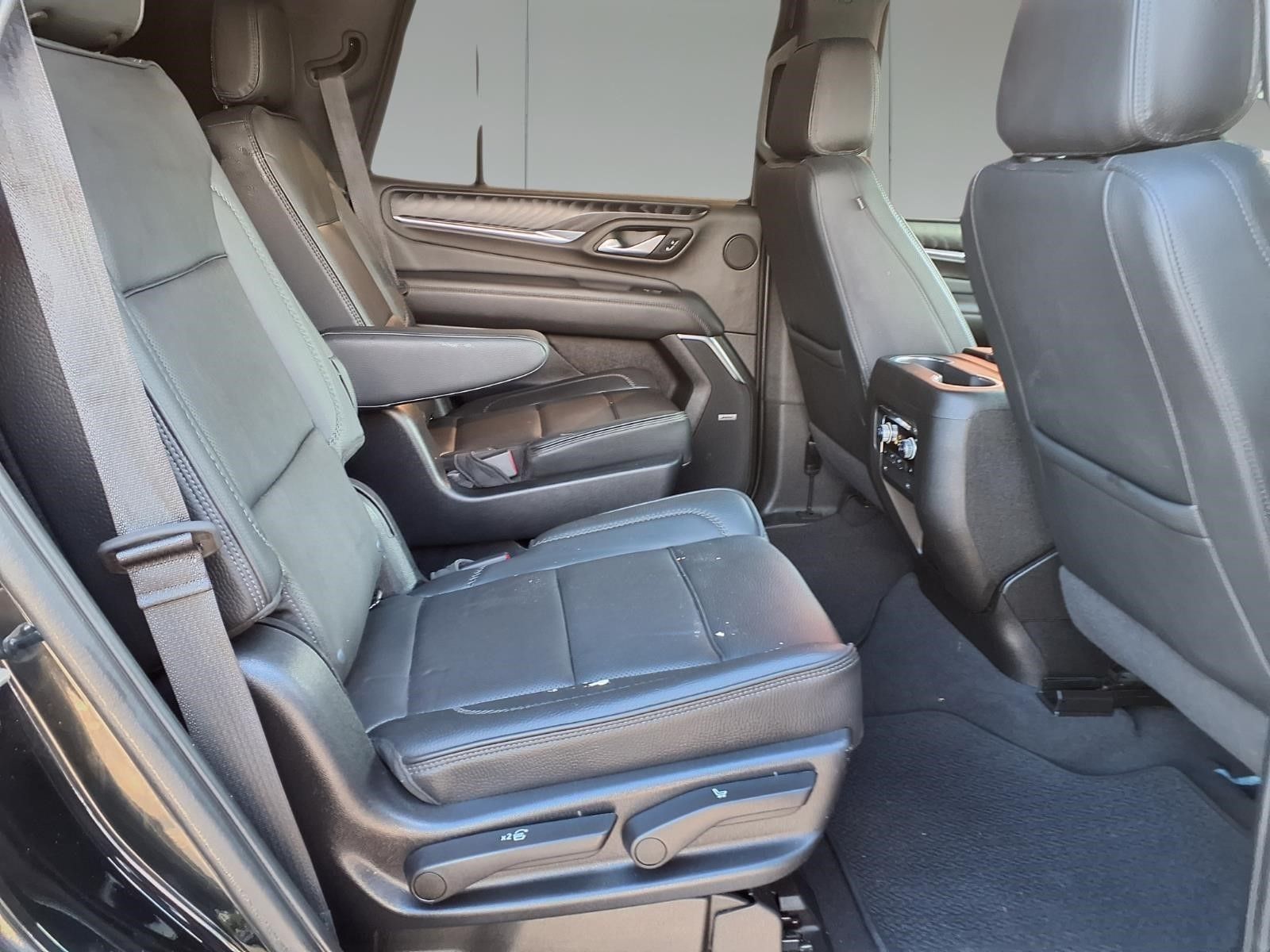 2022 GMC Yukon Denali Black at DeMontrond Auto Country