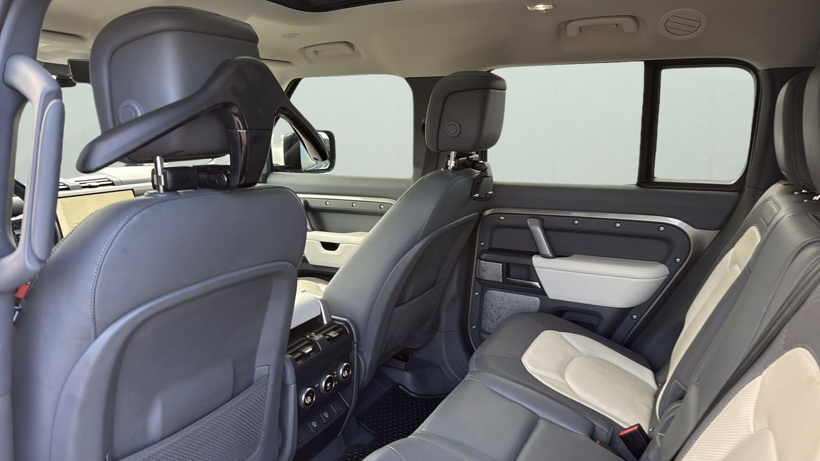 Used Car 2024 Land Rover Defender 130  X-dynamic Se For Sale Under $70,000 In Austin, Texas