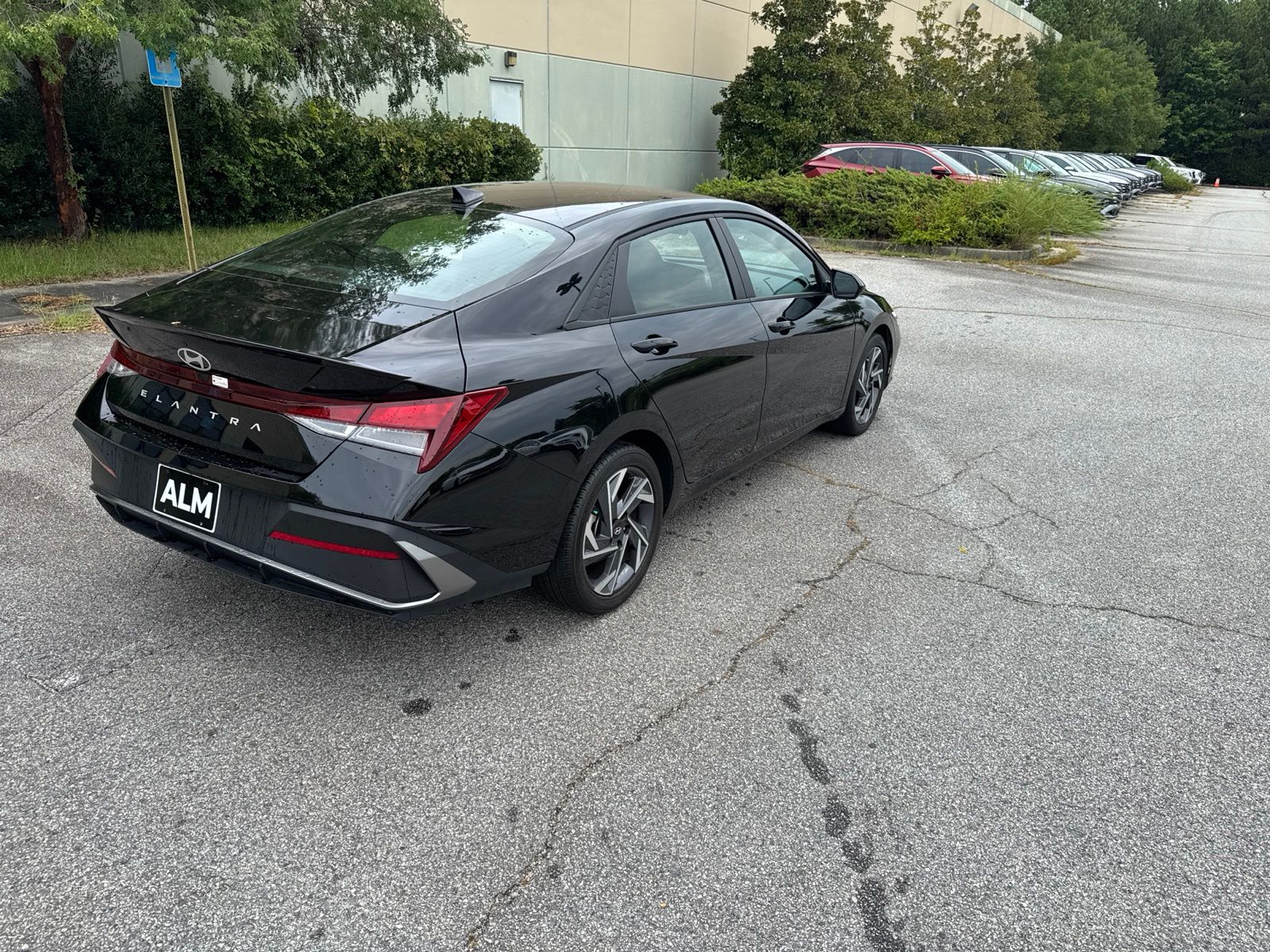 Used 2025 Black Hyundai SEL Sport image 4