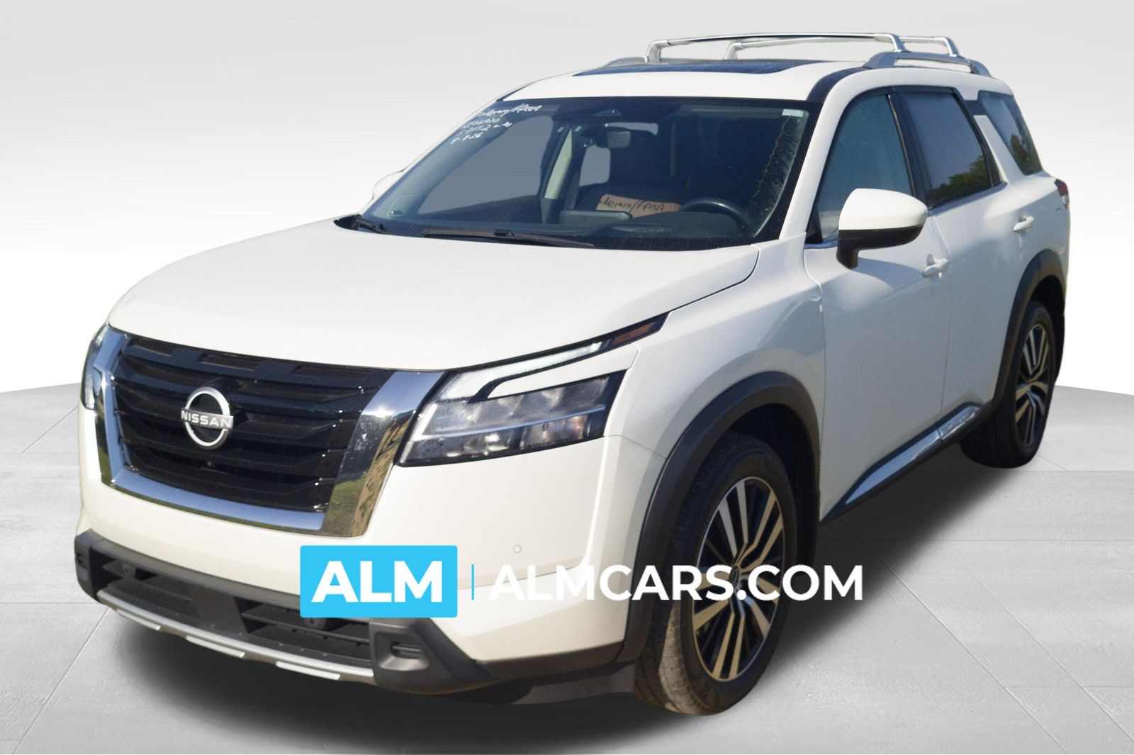 Pearl White Tricoat 2024 Nissan Pathfinder Platinum 4WD SUV / Crossover All-Wheel Drive 9-Speed Automatic