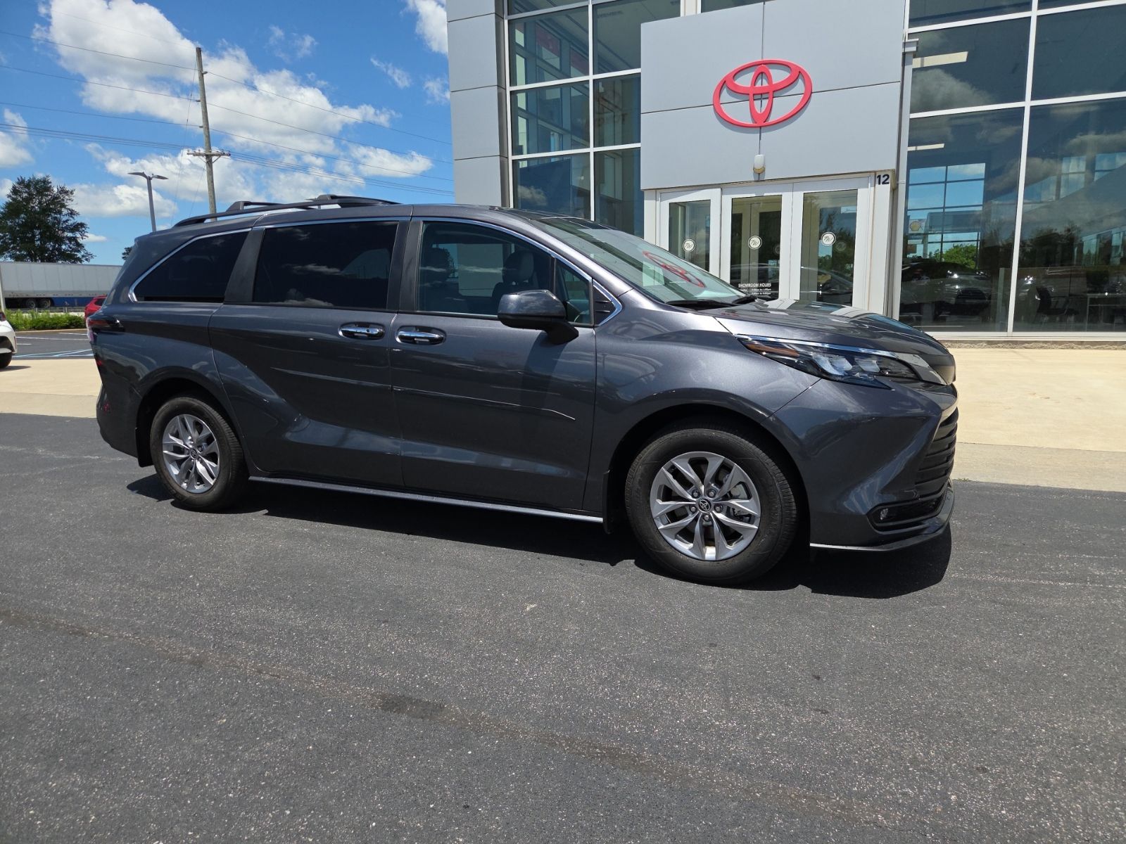 2025 Toyota Sienna XLE