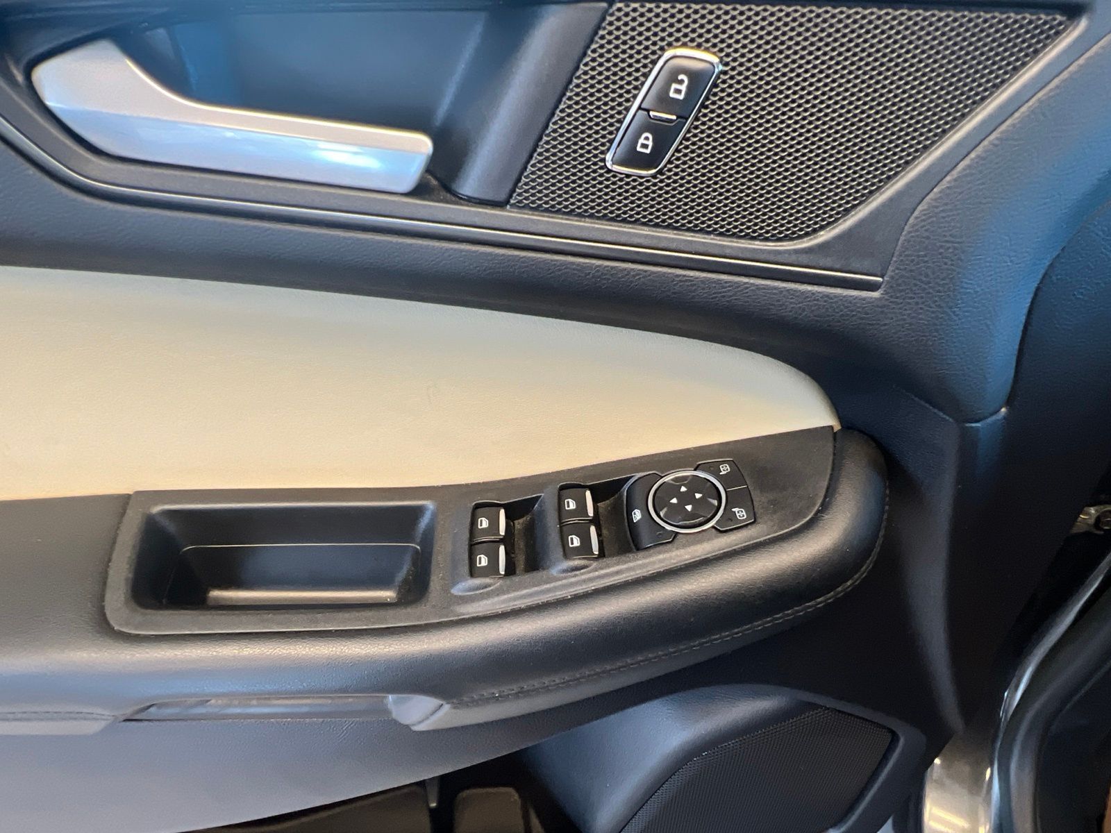 Certified Used 2020 Magnetic Metallic Ford SE image 25