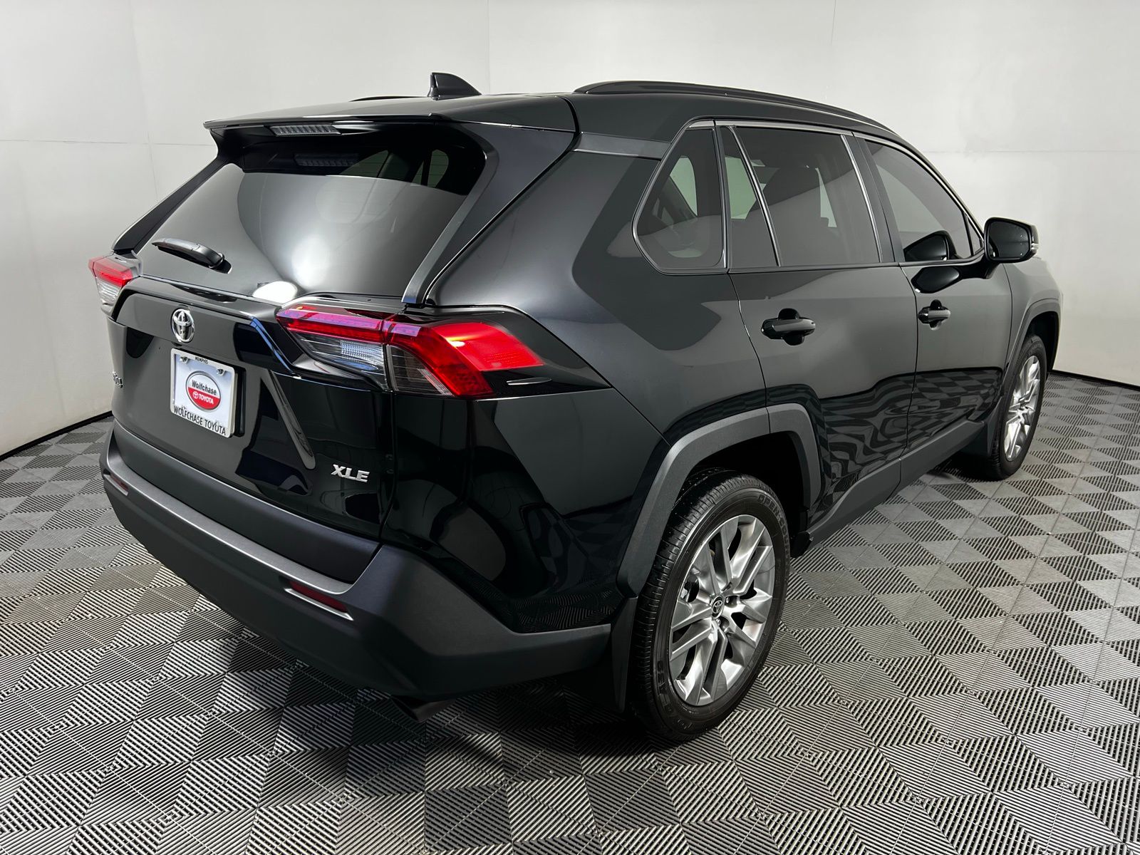 2024 Toyota RAV4 XLE Premium 5