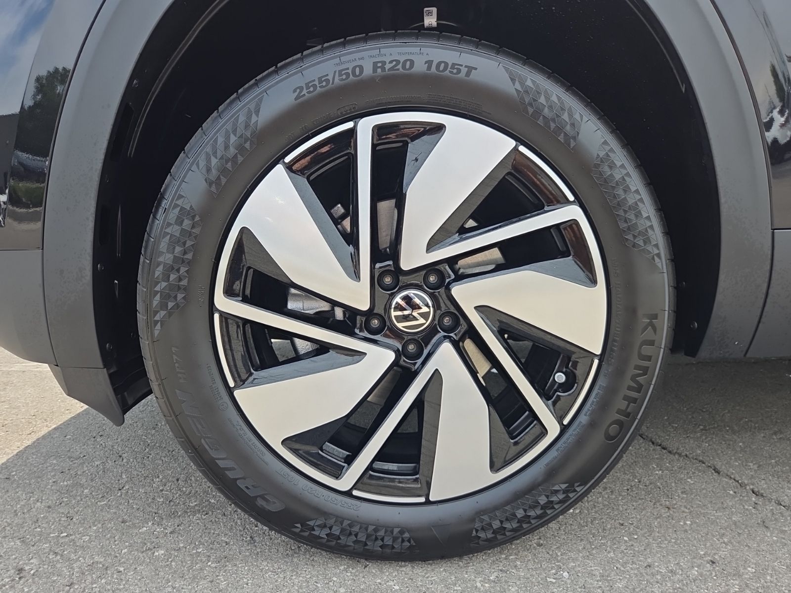 new 2026 Volkswagen Atlas car, priced at $48,738