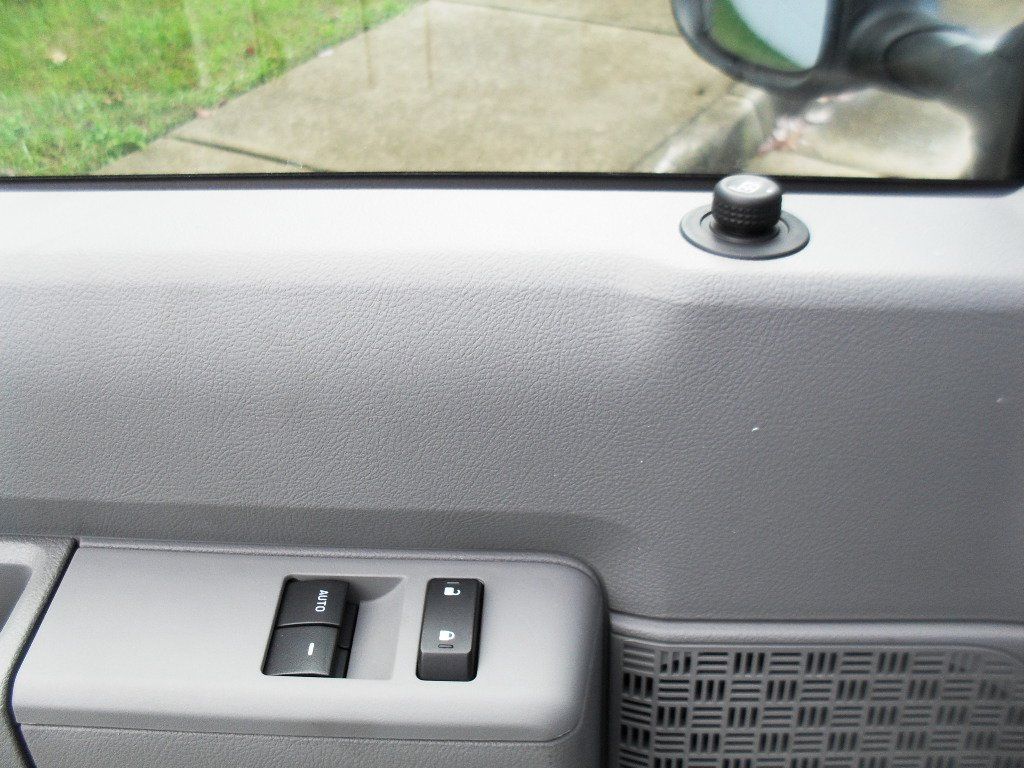 New 2025 Oxford White Ford Base image 11