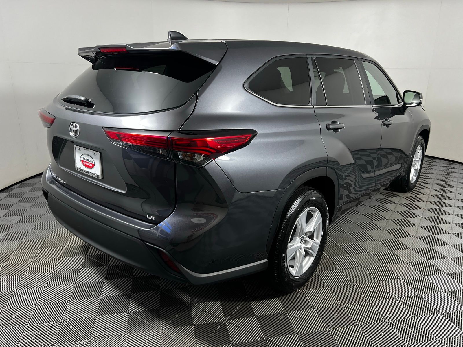 2023 Toyota Highlander LE 5