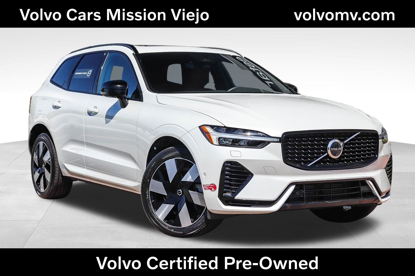 2024 Volvo XC60 Recharge Plug-In Hybrid T8 Plus Dark Theme