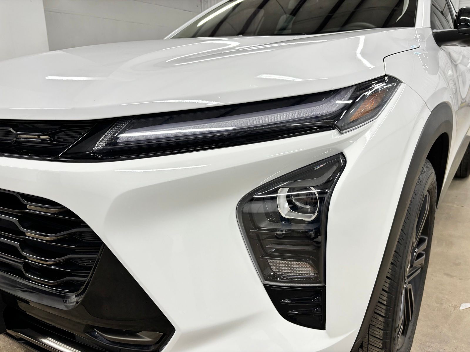 Used 2025 White Chevrolet ACTIV image 9