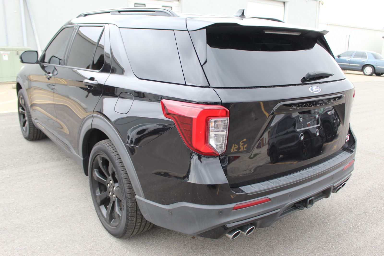 View vehicle photo 4