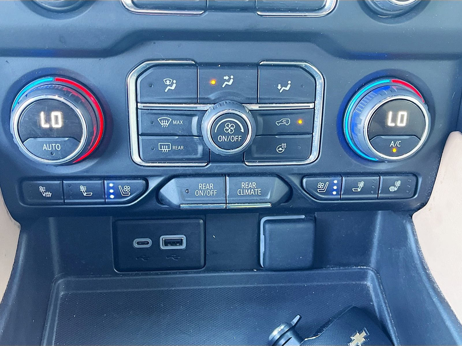 Used 2024 Blue Chevrolet Premier image 21