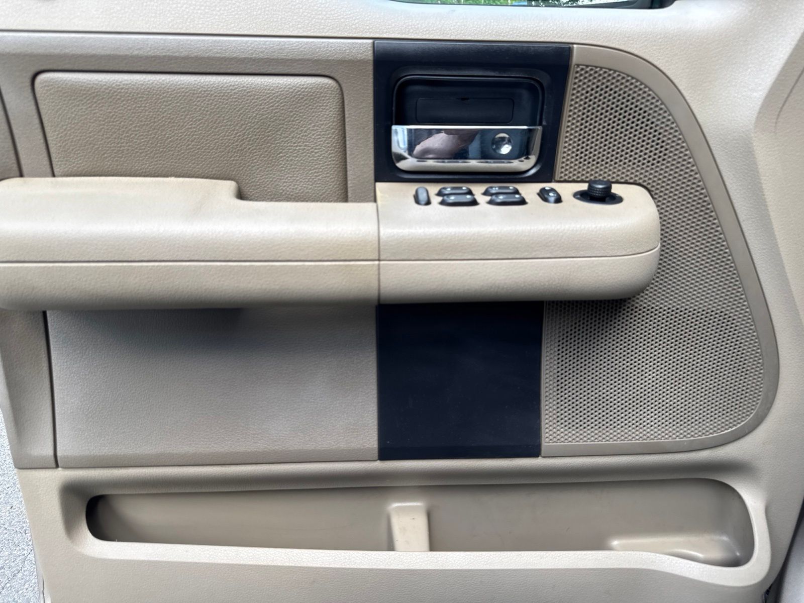 Used 2004 Beige Ford FX4 image 19