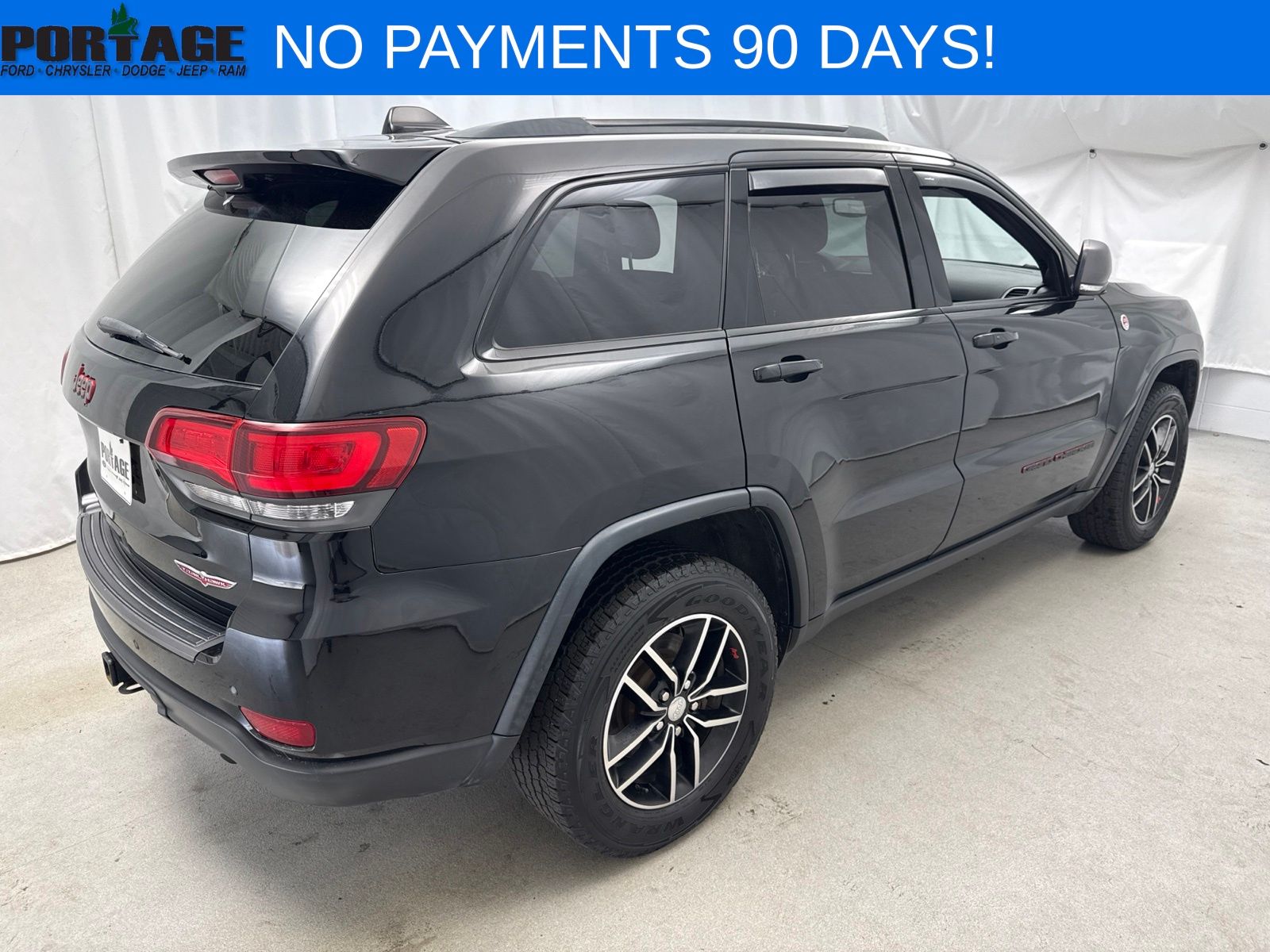 Certified 2018 Jeep Grand Cherokee Trailhawk with VIN 1C4RJFLGXJC478040 for sale in Portage, WI