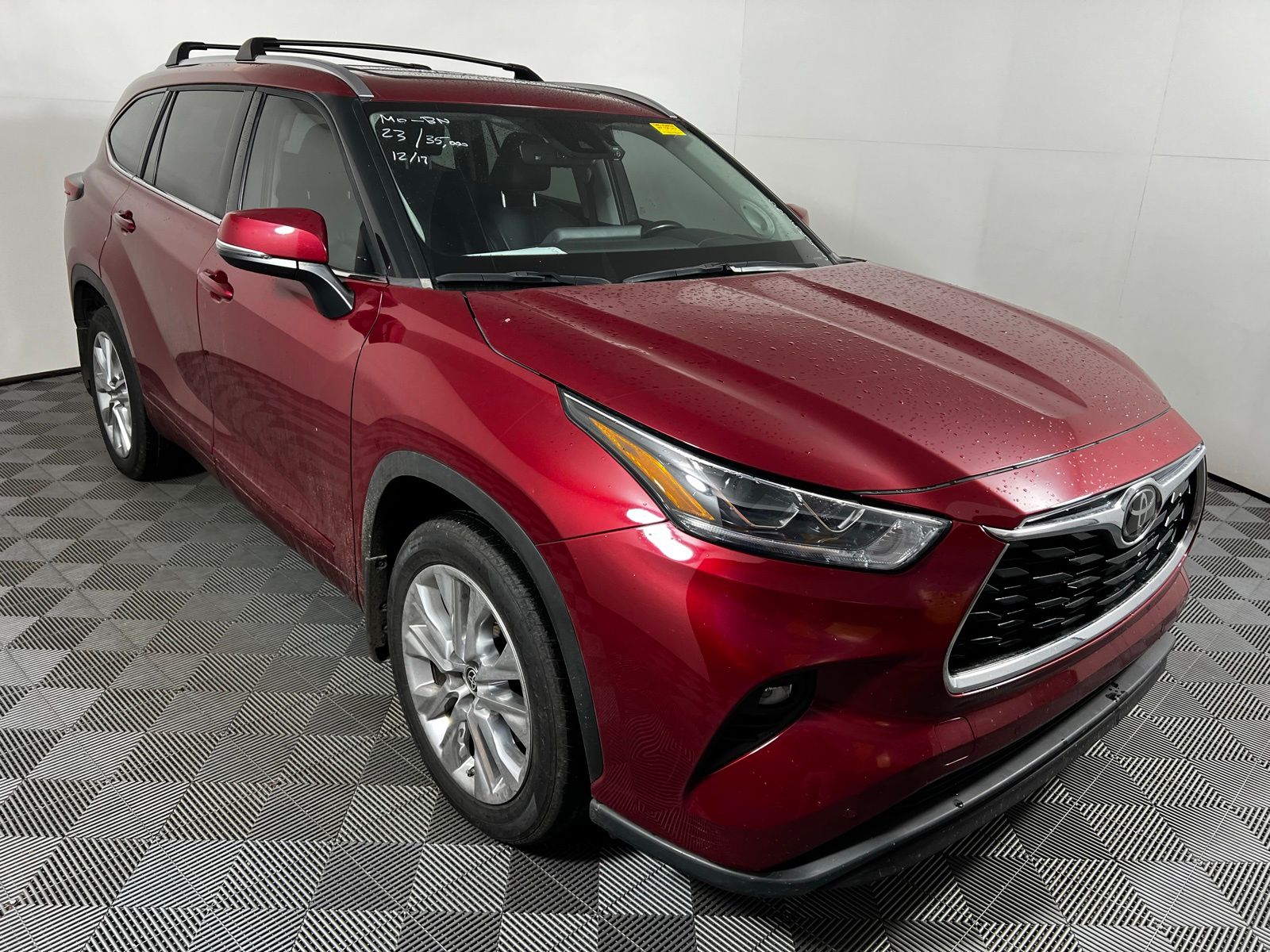 Thumbnail: 2023 Toyota Highlander - 3