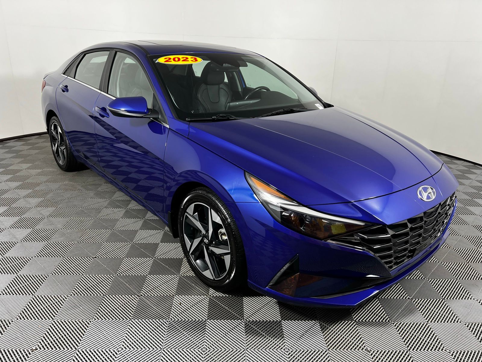 Thumbnail: 2023 Hyundai Elantra - 3