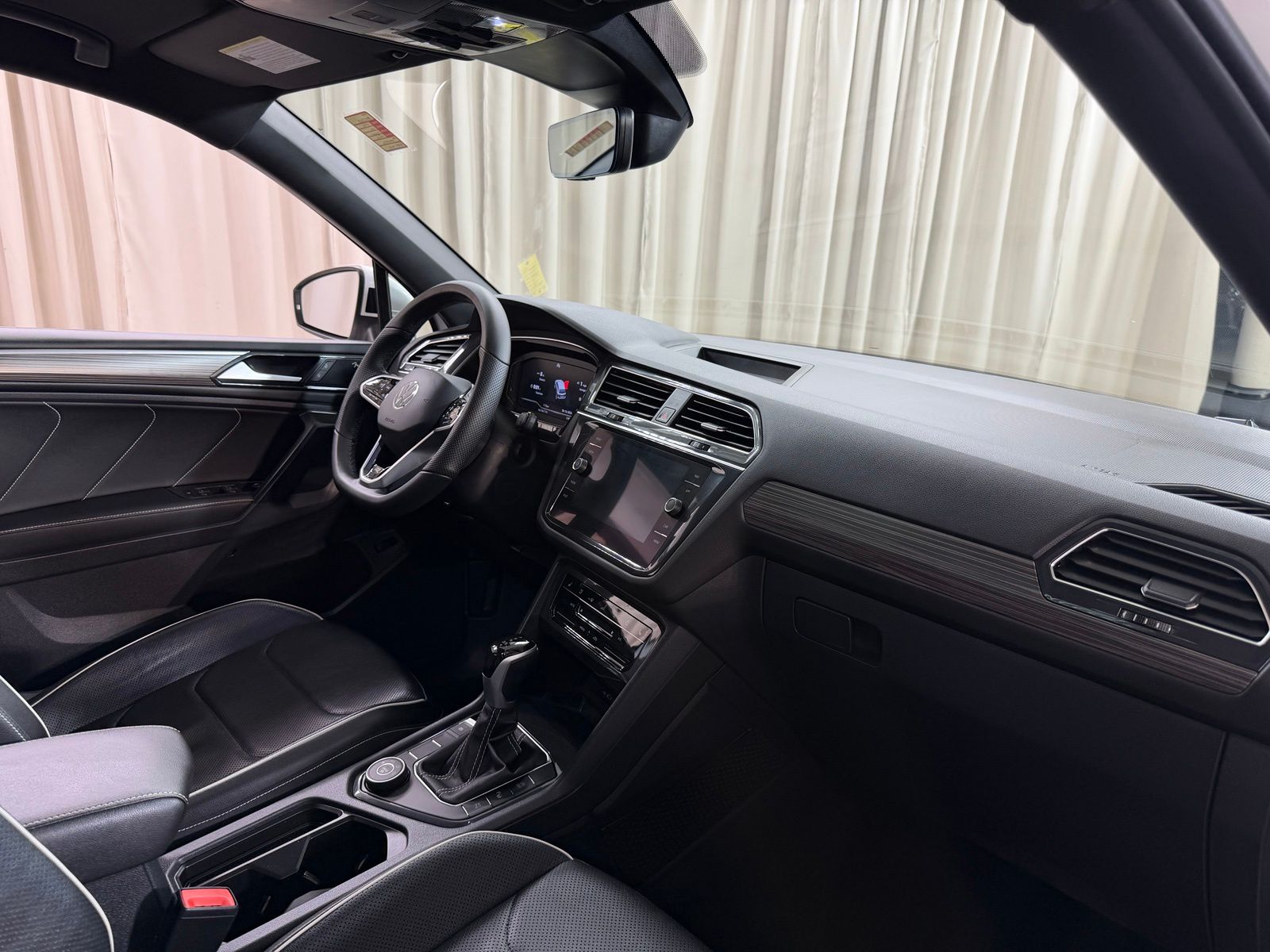 Used 2022  Volkswagen 2.0T SEL R-Line image 45