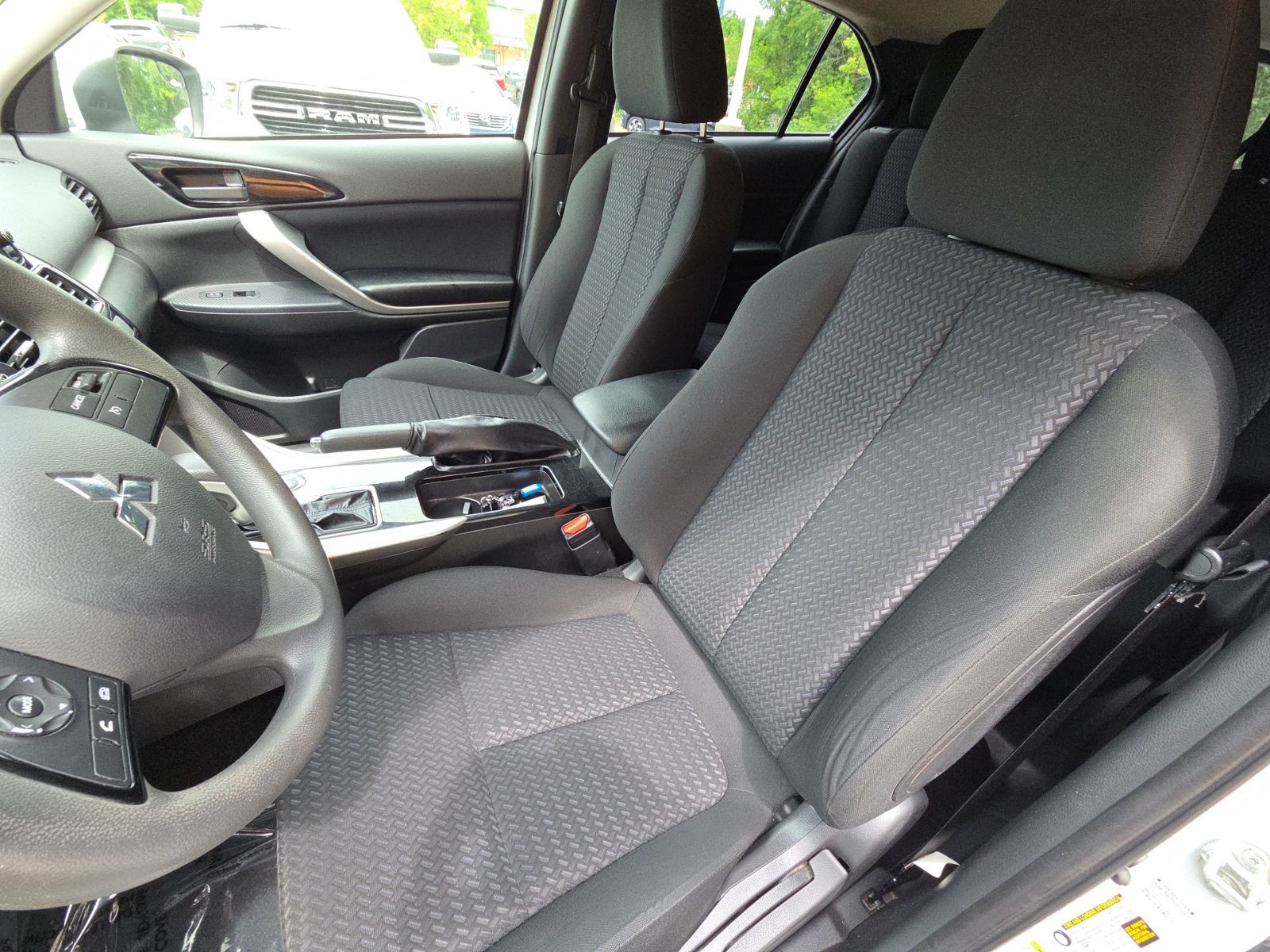 Used 2024  Mitsubishi ES image 9