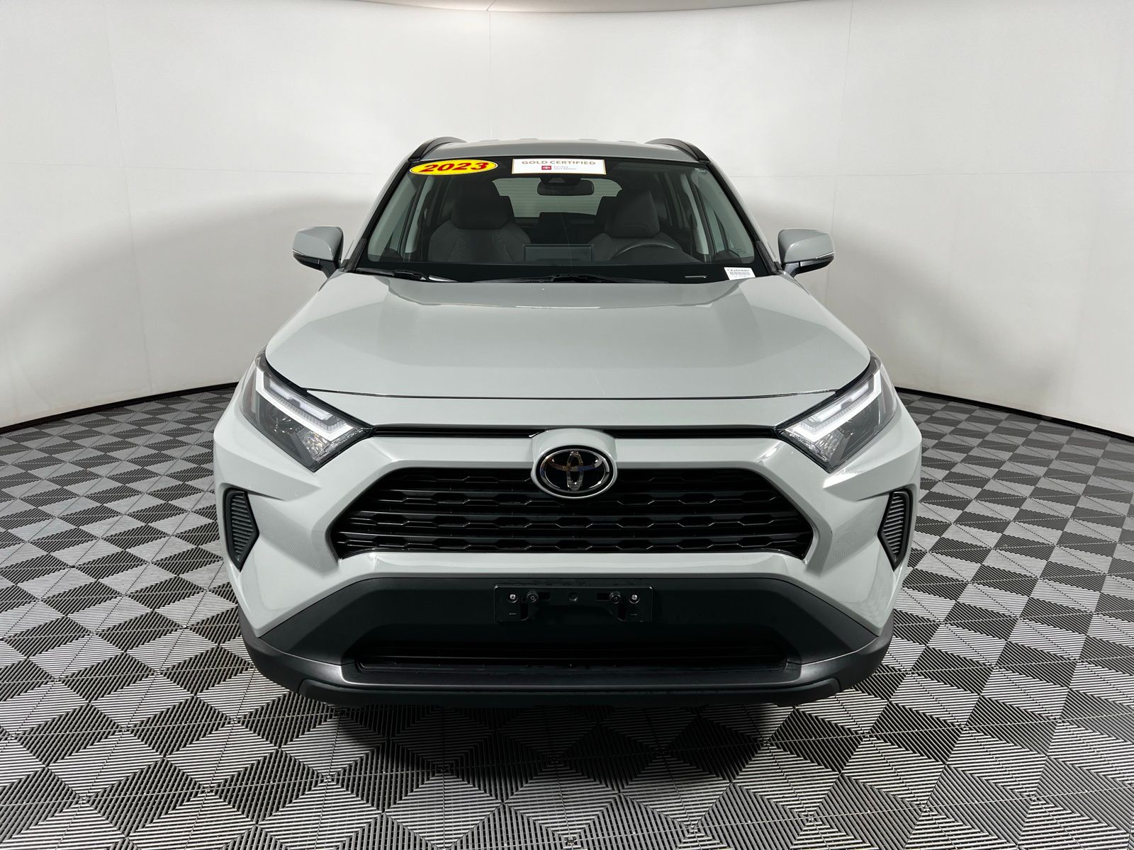 2023 Toyota RAV4 XLE 2