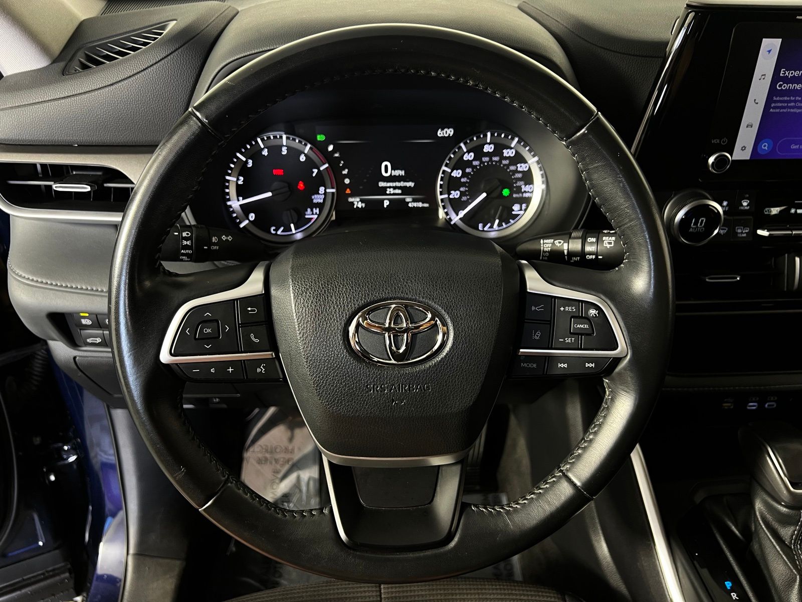 Thumbnail: 2023 Toyota Highlander - 15