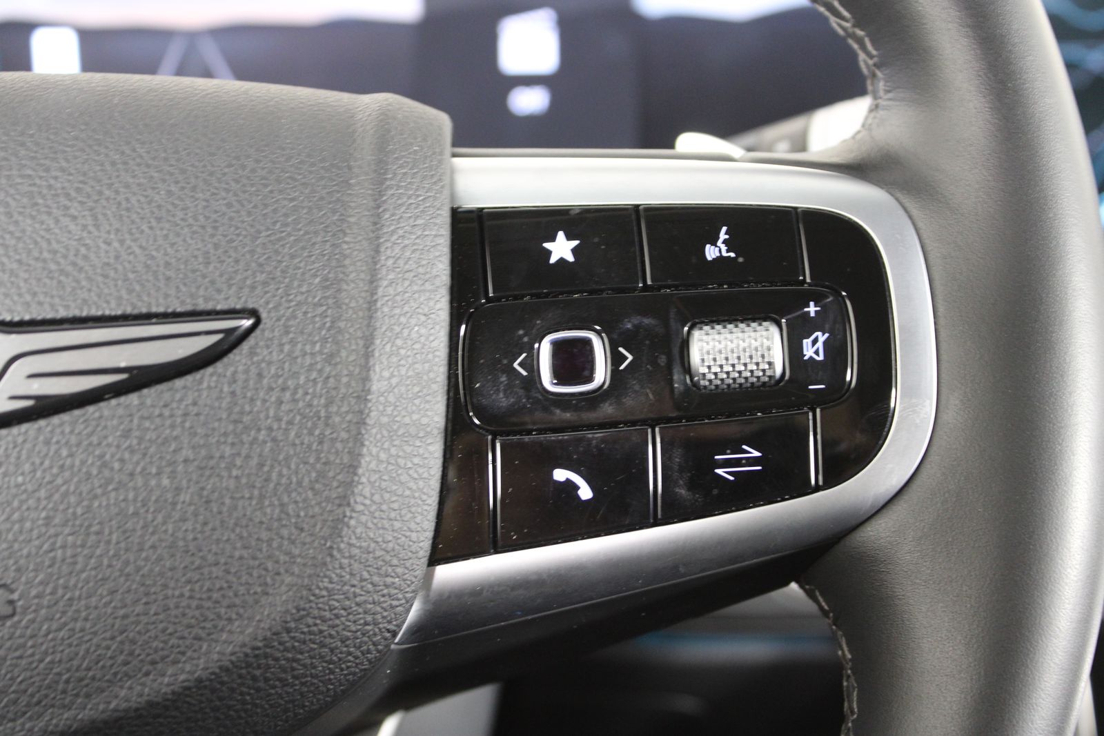 Used 2025 White Genesis 2.5T image 18