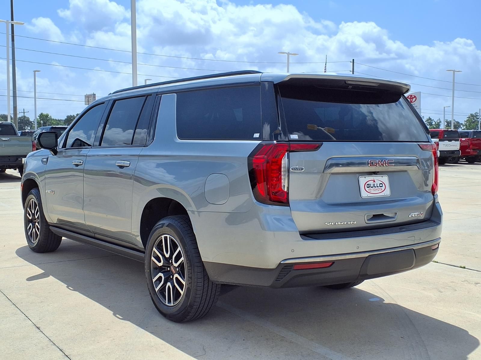 2024 GMC Yukon XL AT4 - 1