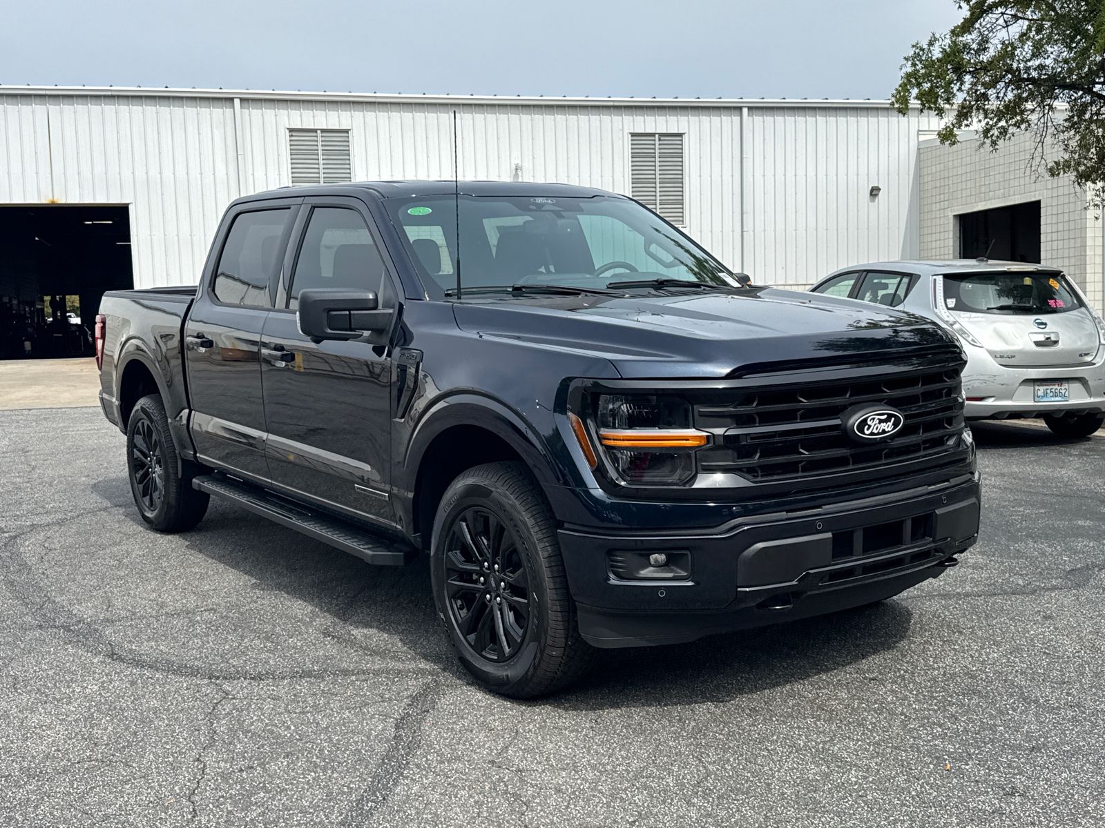 2025 Ford F-150 XLT photo 3