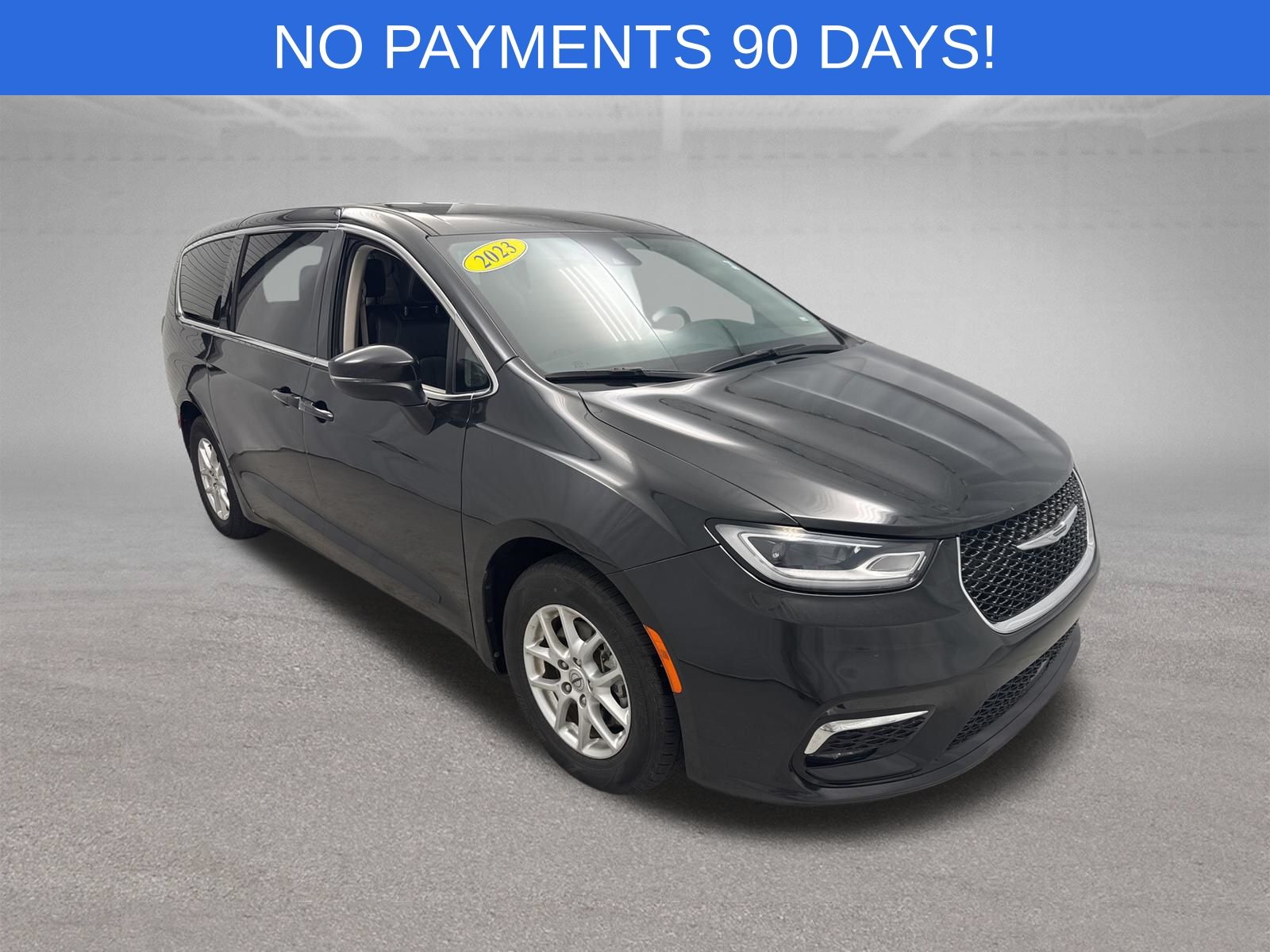 Brilliant Black Crystal Pearlcoat 2023 Chrysler Pacifica Minivan Front-Wheel Drive 9-Speed Automatic
