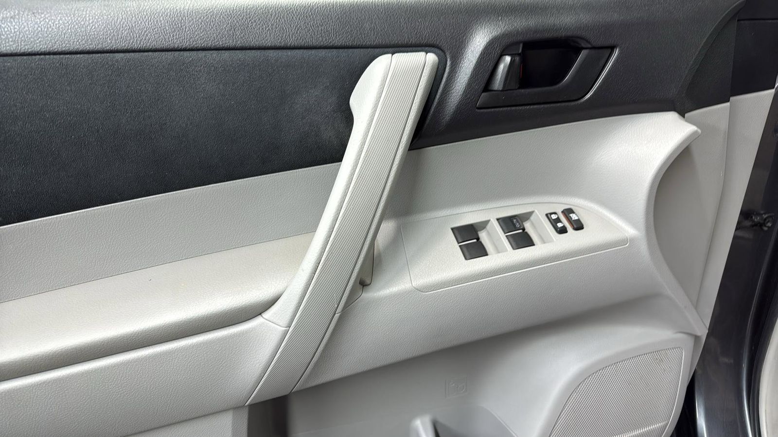 Used Car 2011 Toyota Highlander  For Sale Under $15,000 In Austin, Texas