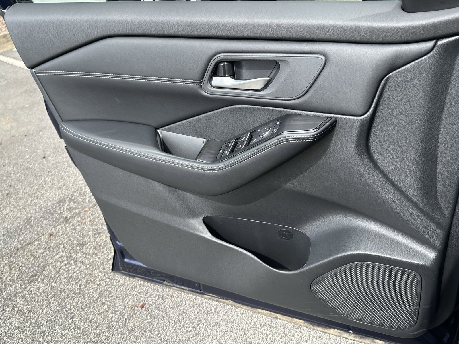 2025 Nissan Rogue SL photo 15