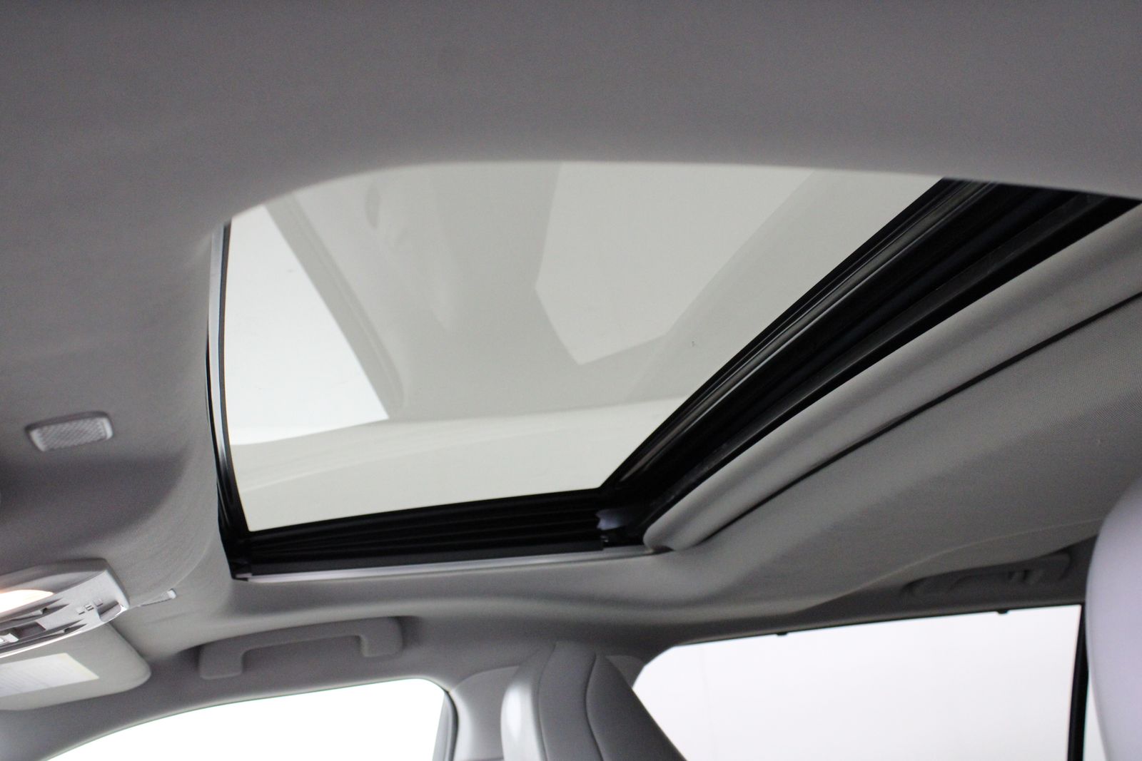 Used 2023  Toyota XLE image 11