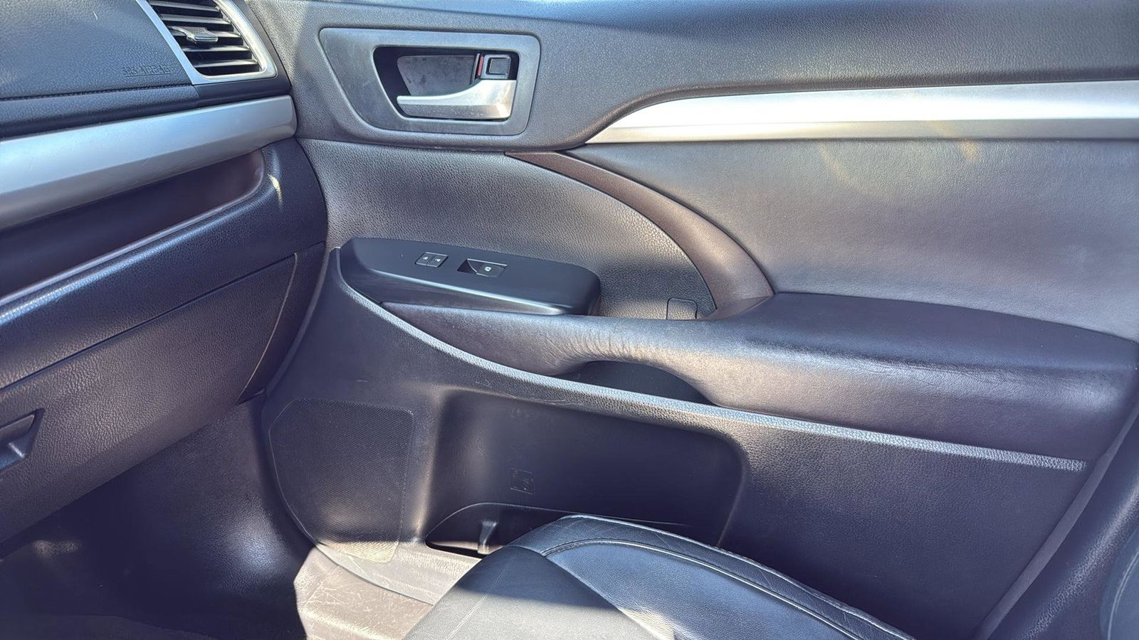 Used Car 2016 Toyota Highlander  Xle V6 For Sale Under $20,000 In Austin, Texas