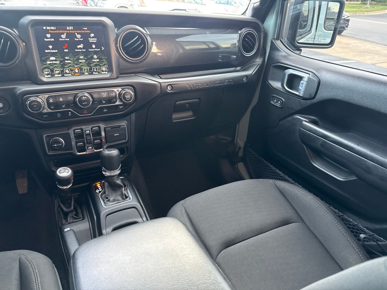 Used 2023  Jeep Sport image 28