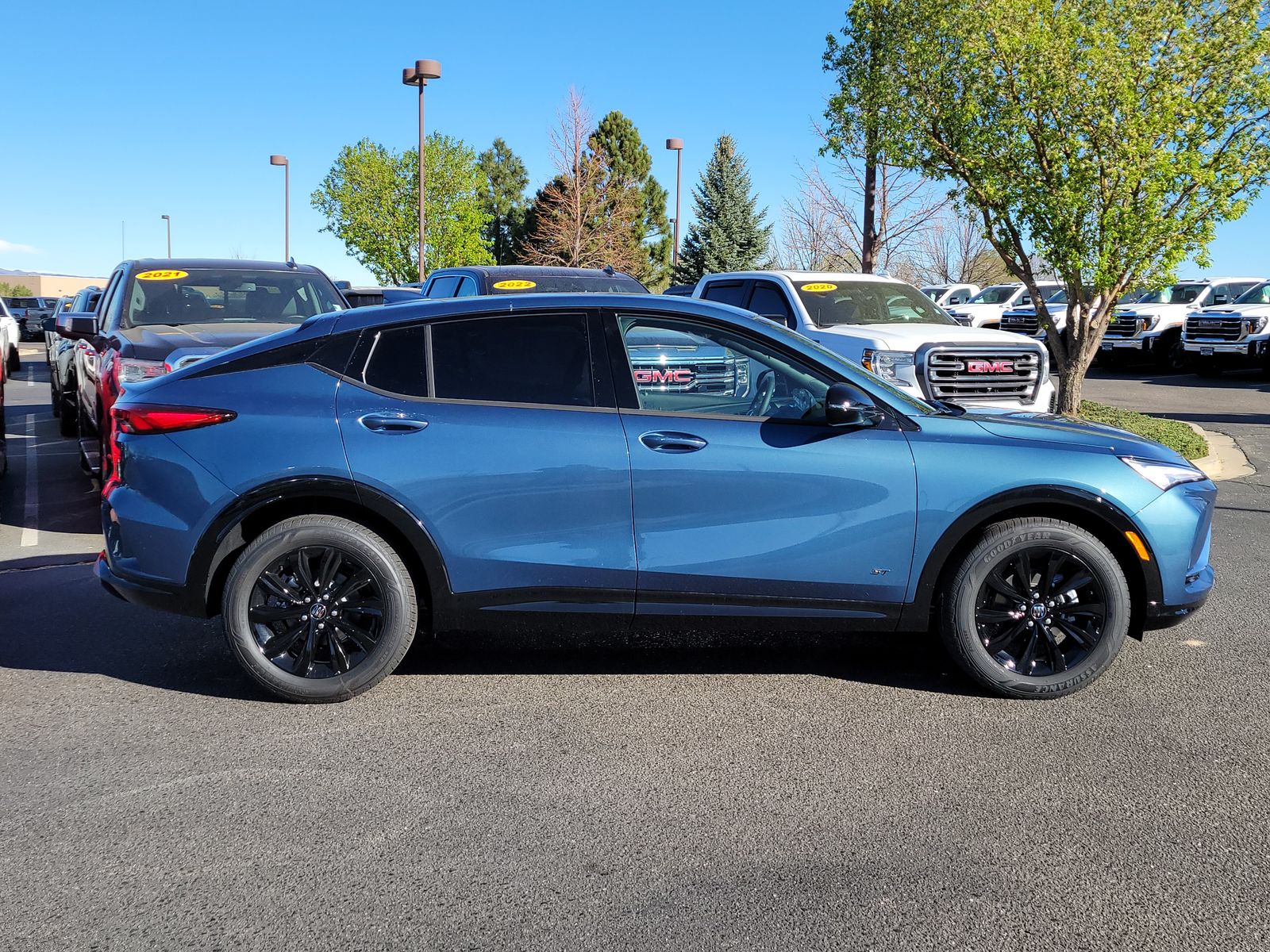 View vehicle photo 2