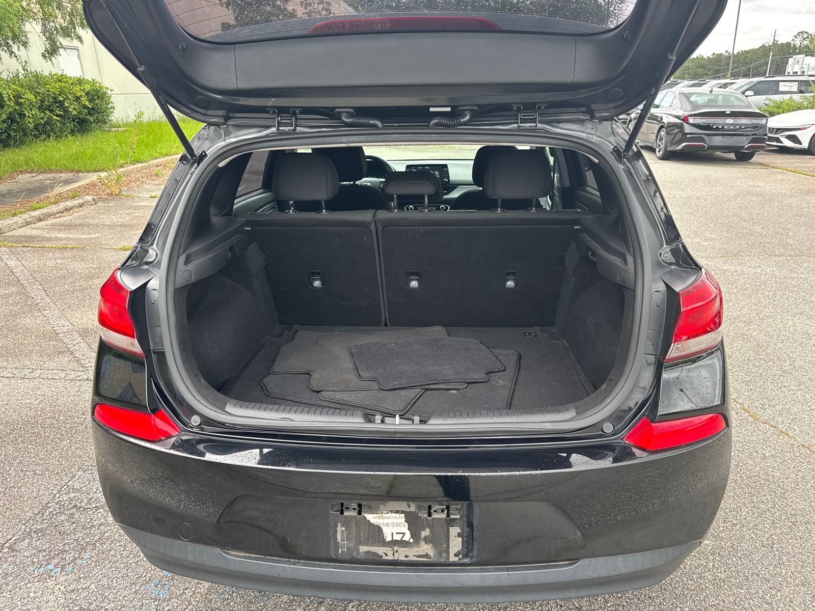Used 2018 Black Hyundai Base image 18