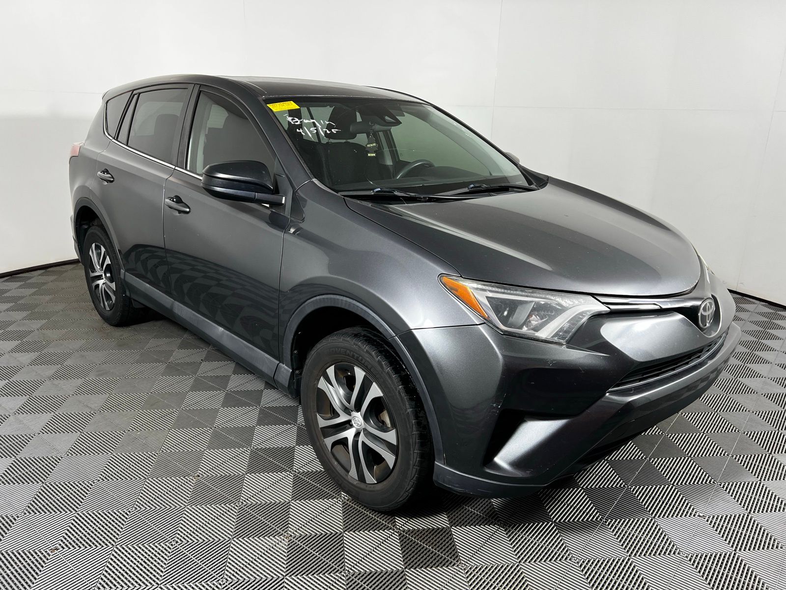 Thumbnail: 2016 Toyota RAV4 - 3