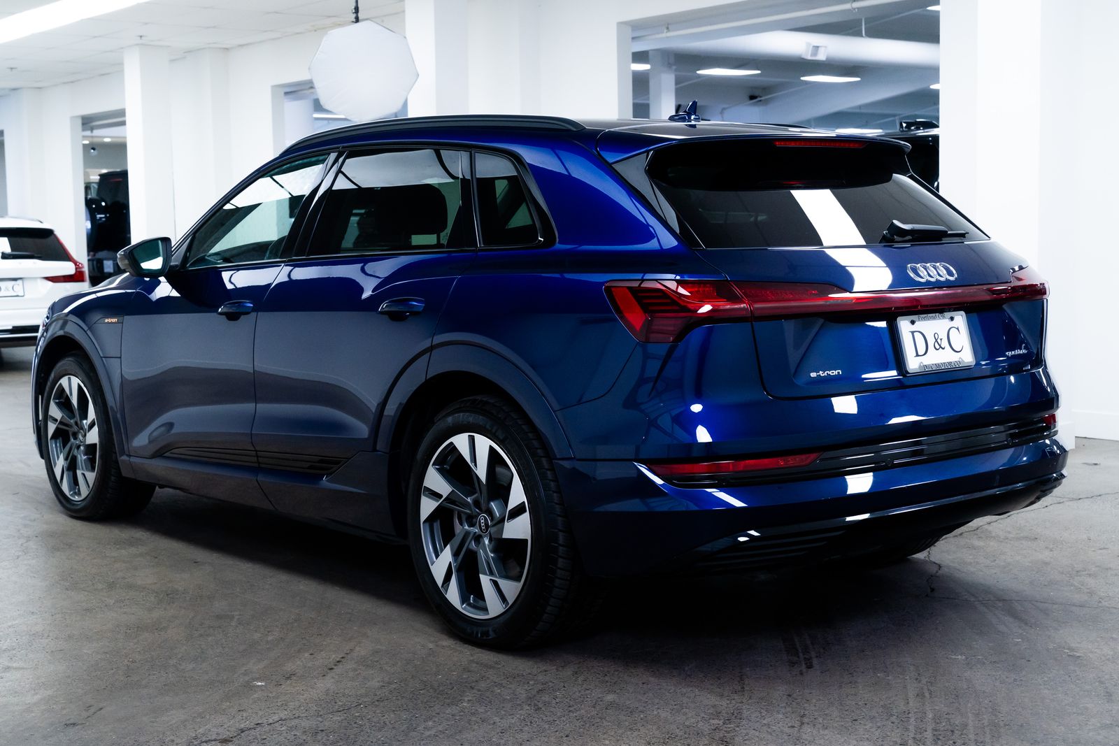 View vehicle photo 4