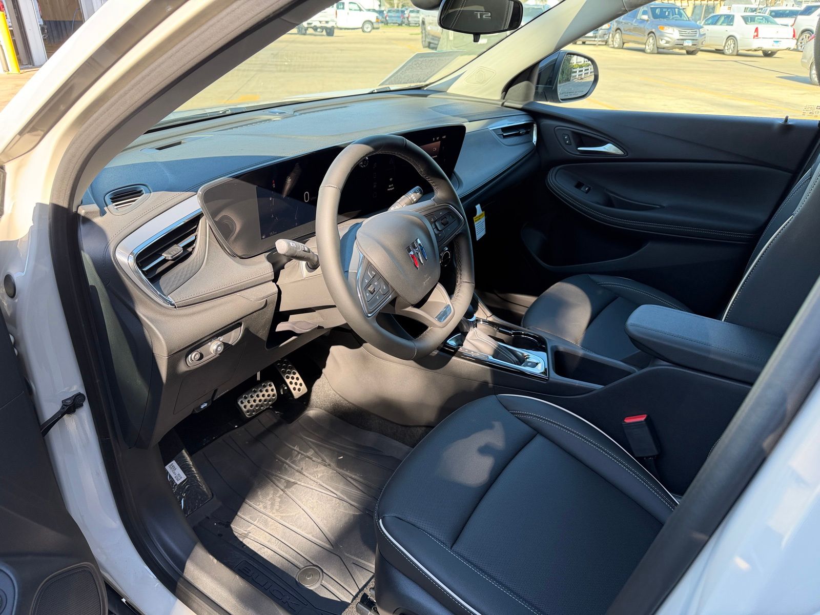 View vehicle photo 4