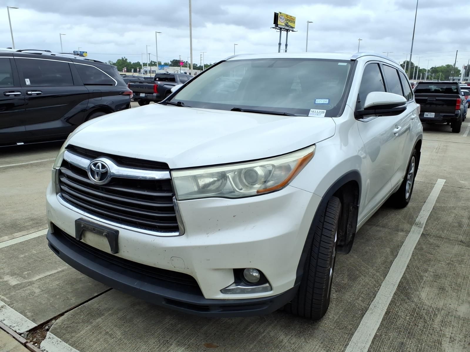 2016 Toyota Highlander Limited White at Community Honda